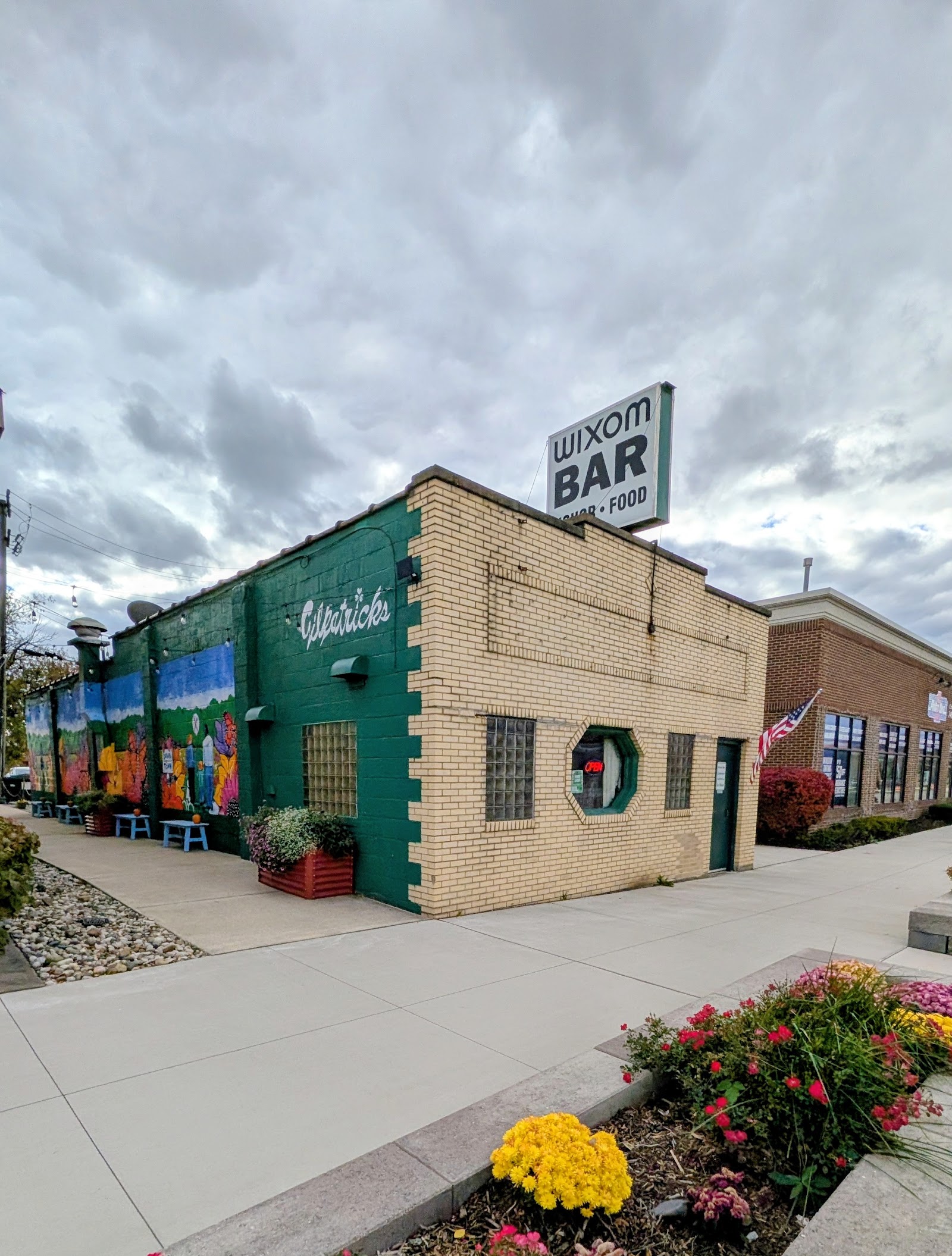 Wixom Bar — photo